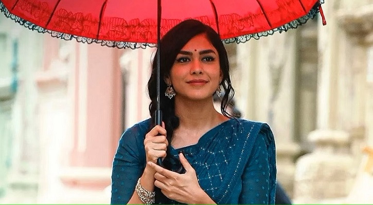 ক্রিকেটারের সঙ্গে প্রেম করছেন ম্রুণাল!