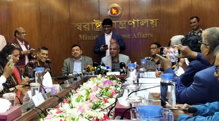 বিডিআর হত্যাকাণ্ডের প্রতিবেদনের সুপারিশ অবশ্যই বাস্তবায়ন করা হবে: স্বরাষ্ট্র উপদেষ্টা