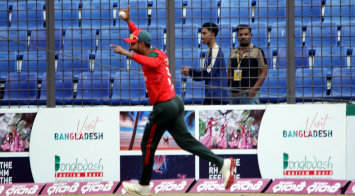 তানজিদের বিশ্বরেকর্ডের দিনে মোস্তাফিজের মাইলফলক