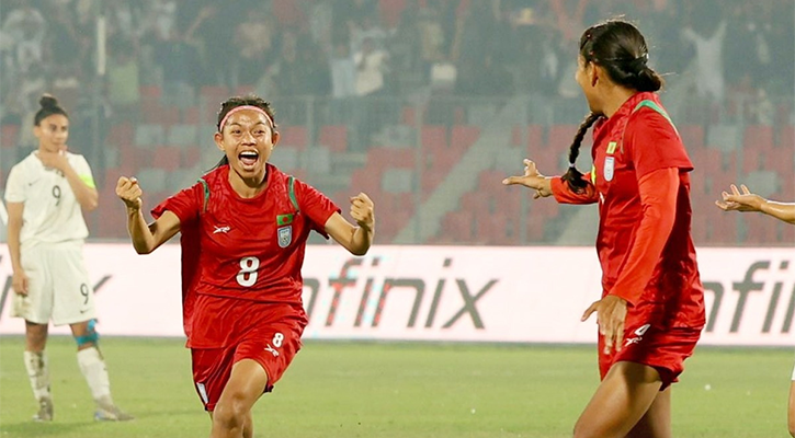 পিছিয়ে পড়েও প্রথমার্ধে সমতায় বাংলাদেশ