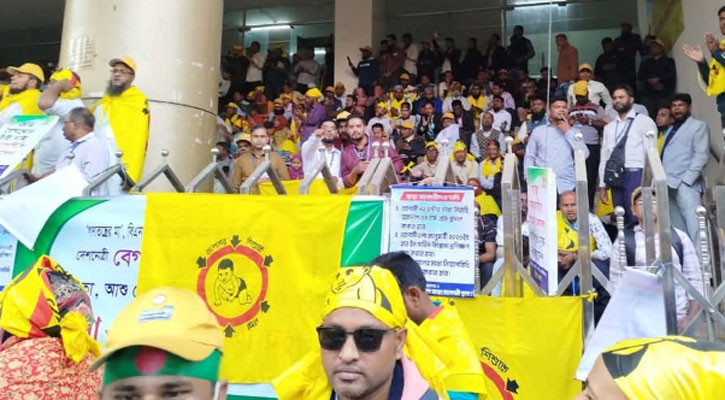 ৬ দফা দাবি আদায়ে স্বাস্থ্য অধিদপ্তরে স্বাস্থ্য সহকারীদের অবস্থান কর্মসূচি