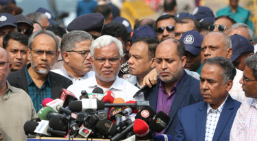 চিকিৎসা গ্রহণ করতে পারছেন খালেদা জিয়া, গুজবে কান দেবেন না: ডা. জাহিদ