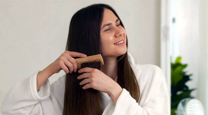 শীতের বাড়ে খুশকি, জেনে নিন দূর করার উপায়