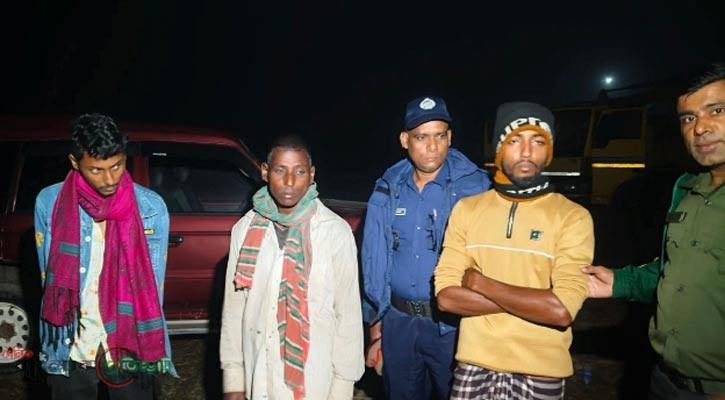 প্রশাসনের ভয়ে রাতে পুকুর খনন করেও পার পেলেন না ঠিকাদার