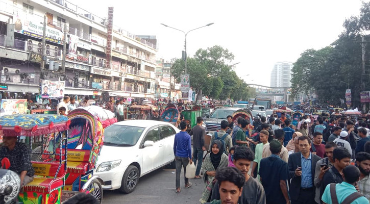 নিউমার্কেট এলাকায় যান চলাচল স্বাভাবিক