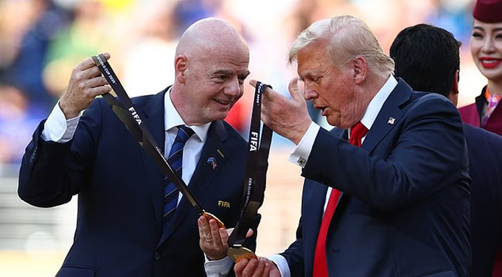নোবেলের আক্ষেপ ঘোচাতে ট্রাম্পকে ‘শান্তি পুরস্কার’ দিচ্ছে ফিফা?