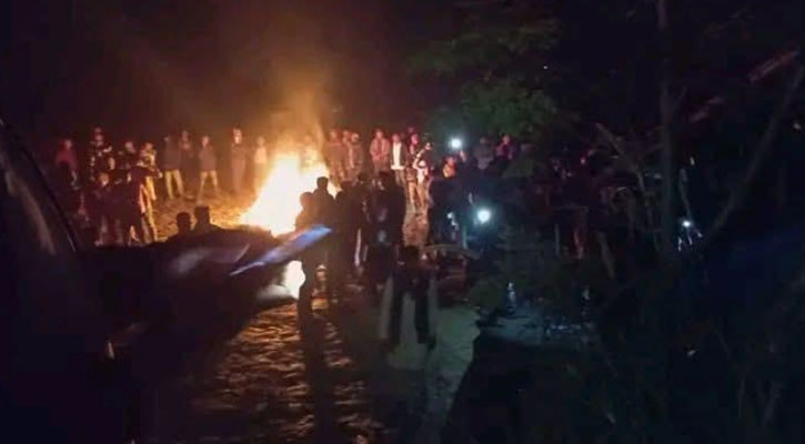 চিরিরবন্দরে বাসচাপায় চার্জার ভ্যানের ২ যাত্রী নিহত