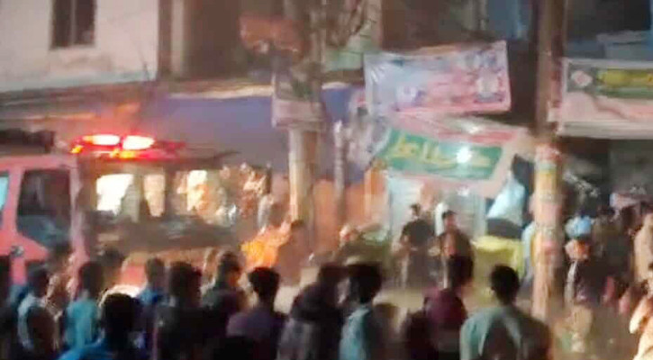চকবাজারে দোকান ও গুদামে আগুন