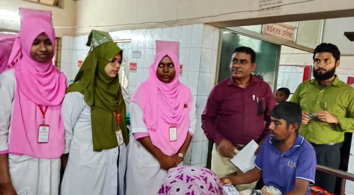 ভোলায় ৮ দফা দাবি আদায়ে নার্সদের গণসংযোগ