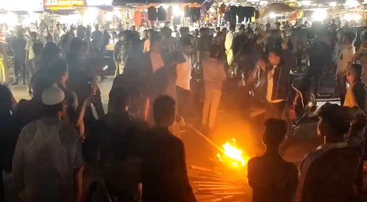 চট্টগ্রাম-১৫ আসনে বিএনপির প্রার্থী পরিবর্তনের দাবিতে সড়ক অবরোধ