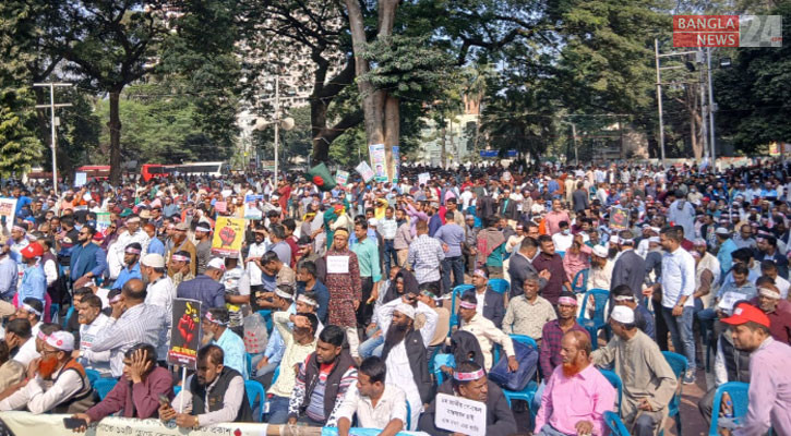শহীদ মিনারে কর্মচারীরা, ১৫ ডিসেম্বরের মধ্যে নবম পে স্কেল বাস্তবায়নের দাবি