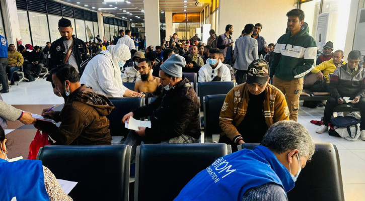 লিবিয়া থেকে ফিরলেন ৩১০ বাংলাদেশি