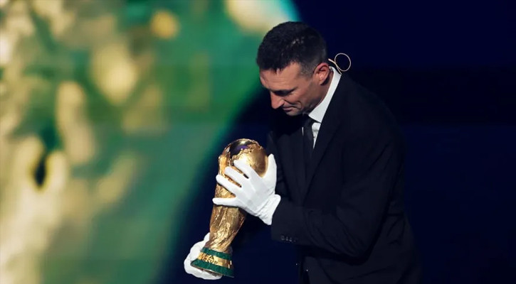 ‘আমরা আবারও শিরোপার জন্য লড়ব’—বিশ্বকাপ ট্রফি ফেরত দিয়ে স্কালোনির প্রত্যয়