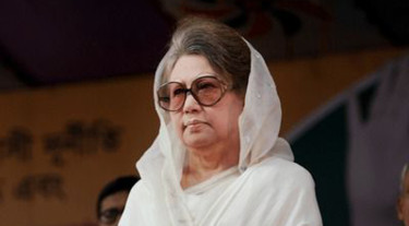 খালেদা জিয়াকে বহনকারী এয়ার অ্যাম্বুলেন্সকে ‘ভিভিআইপি মুভমেন্ট’ ঘোষণা