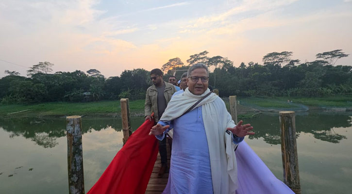 কৃষকদলের বাবুলের উদ্যোগে ভাঙ্গায় দৃষ্টিনন্দন কাঠের সাঁকো