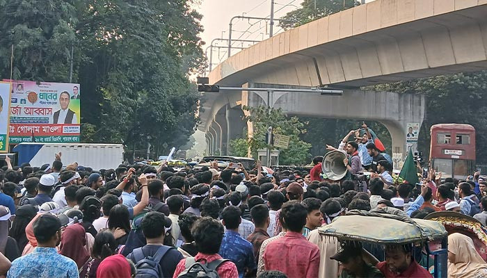 সাত কলেজের শিক্ষার্থীদের হাইকোর্ট মোড় অবরোধ