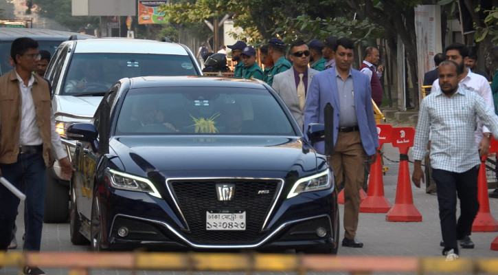 খালেদা জিয়াকে দেখতে এভারকেয়ার হাসপাতালে ডা. জুবাইদা