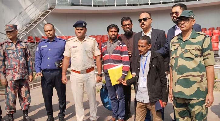 বাংলাদেশির মহানুভবতায় দশ বছর পর দেশে ফিরলেন ভারতের সাঁওতাল যুবক