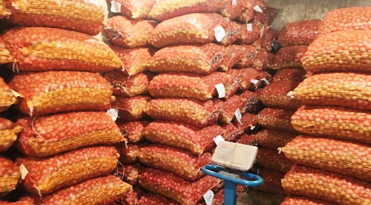 আমদানির খবরে পেঁয়াজের দামে ভাটা