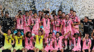 মেসির জাদুতে মায়ামির বাজিমাত, ঘরে তুলল প্রথম এমএলএস কাপ