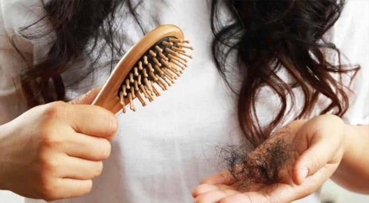 মুঠো মুঠো চুল পড়ছে!