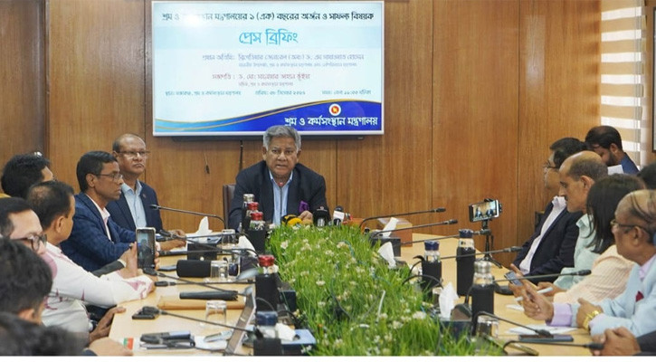 চট্টগ্রাম বন্দর, দিনে চাঁদাবাজি হয় দুই-আড়াই কোটি: উপদেষ্টা