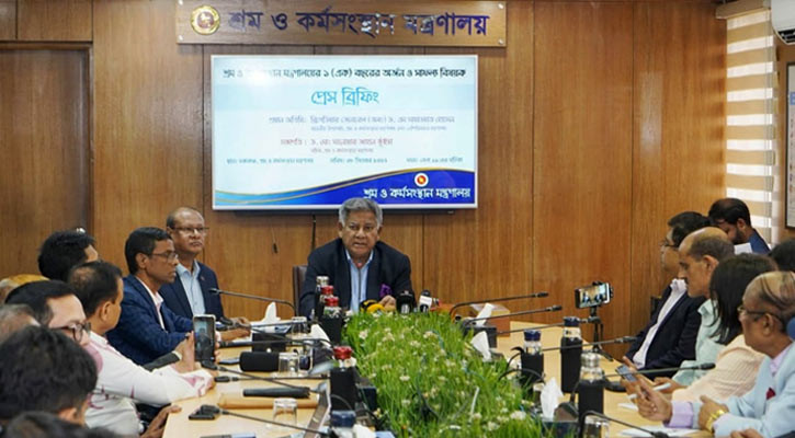 জামায়াতের রাজনৈতিক স্লোগান শুনে ভোট দিলে কিছু বলার নেই: শ্রম উপদেষ্টা