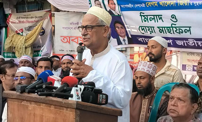 এ সংকটে দেশ-গণতন্ত্রের জন্য খালেদা জিয়ার উপস্থিতি খুবই জরুরি: জয়নুল আবদিন