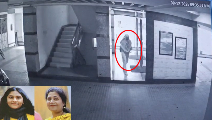 রক্তাক্ত দুজনের পাশে দুটি ছুরি, মাস্ক পরে বাসা থেকে বেরিয়ে যান গৃহকর্মী