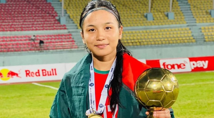 রোকেয়া পদকে ভূষিত হচ্ছেন ফুটবলার ঋতুপর্ণা