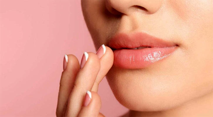 শীতে ঠোঁটে চাই বাড়তি যত্ন