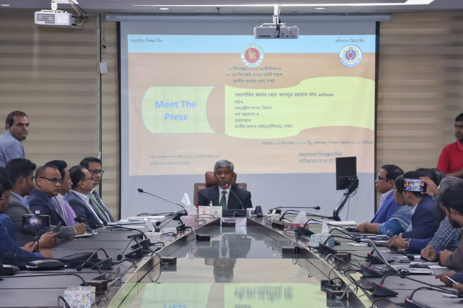 ব্যাংকের অবস্থা ভঙ্গুর হওয়া ও উন্নয়ন ব্যয় হ্রাসের ফলে রাজস্ব কমেছে: এনবিআর চেয়াম্যান