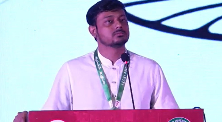 আমাদের লন্ডন থেকে অনলাইনে ভয় দেখায়: নাসীরুদ্দীন পাটওয়ারী