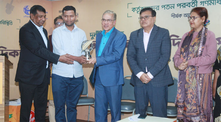 অনুসন্ধানী সাংবাদিকতায় টিআইবি পুরস্কার পেলেন ডেইলি সানের রাশেদুল