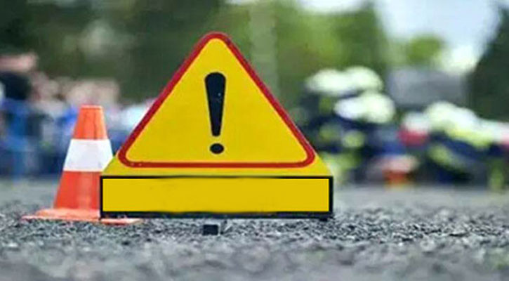 টাঙ্গাইলে ট্রাক-পিকআপ সংঘর্ষে নিহত ২