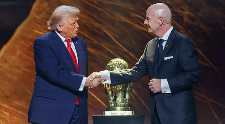 ট্রাম্পকে ‘পিস প্রাইজ’ দিয়ে বিতর্কে ফিফা সভাপতি