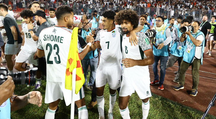 ভারতকে হারানোর পুরস্কার হিসেবে ২ কোটি টাকা বুঝে পেল বাংলাদেশ দল