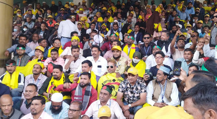 টানা ১২ দিন স্বাস্থ্য সহকারীদের কর্মবিরতি, আত্মাহুতির ঘোষণা