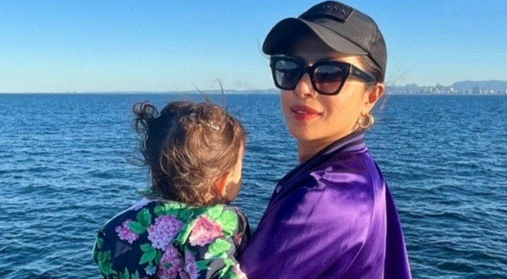 ছোট্ট মেয়ের সৃজনশীল দিক সামনে আনলেন প্রিয়াঙ্কা!