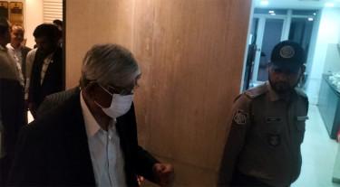৬ ঘণ্টা পর অবরুদ্ধ অবস্থা থেকে সচিবালয় ছাড়লেন অর্থ উপদেষ্টা