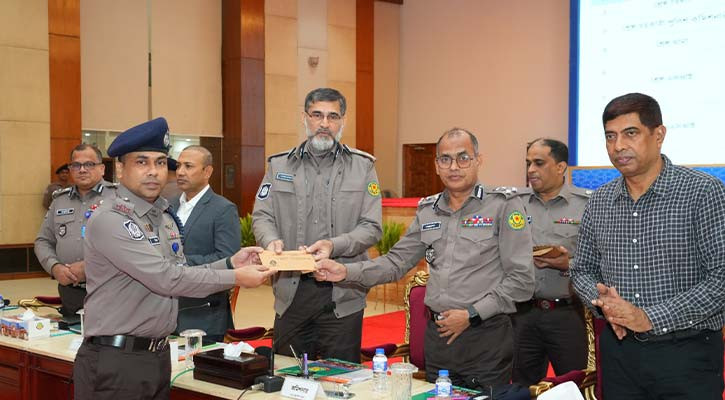 ডিএমপিতে নভেম্বরে অপরাধ দমনে শ্রেষ্ঠ হলেন যারা