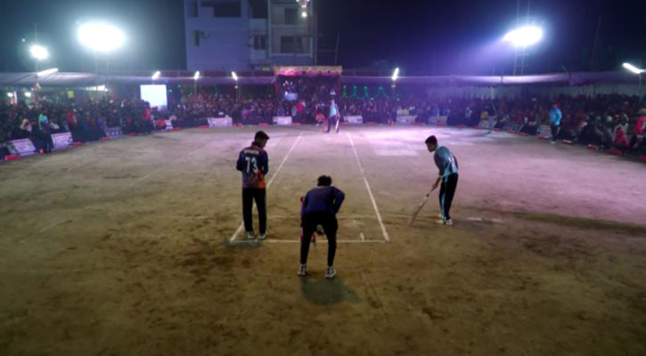 ফসলি জমির মাঠেই ক্রিকেট উৎসব, শরিফুল-নাসিরে আলোড়ন