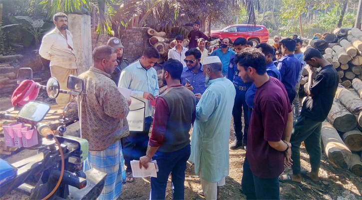 জরিমানা গুনলেন দুই করাতকল মালিক