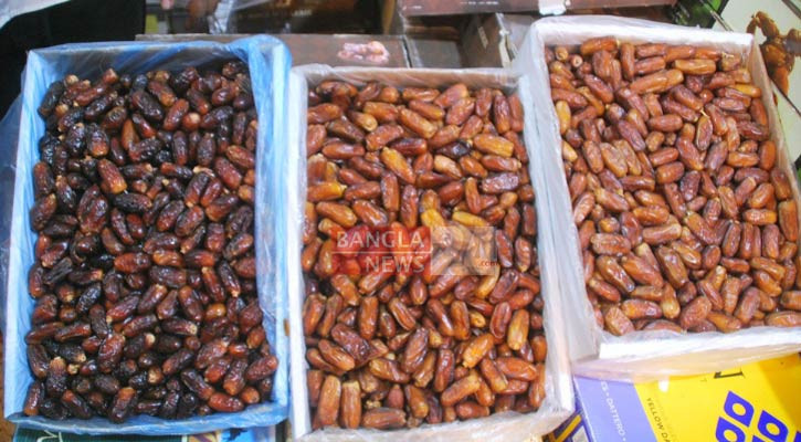রমজান সামনে রেখে খেজুরের ট্যাক্স কমিয়েছে সরকার, কমবে দাম