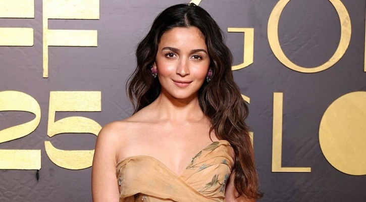 পাকিস্তানে যাওয়া প্রসঙ্গে কী বললেন আলিয়া