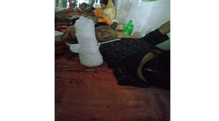 বেপরোয়া প্রাইভেটকারের ধাক্কায় গুরুতর আহত আশিকুল