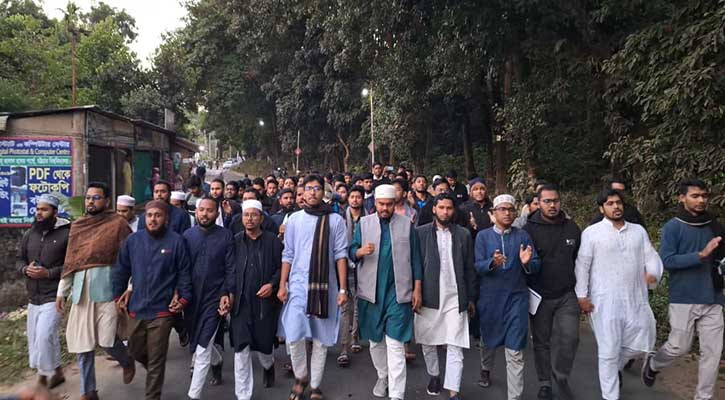 ওসমান হাদীর ওপর হামলার প্রতিবাদে চবিতে বিক্ষোভ