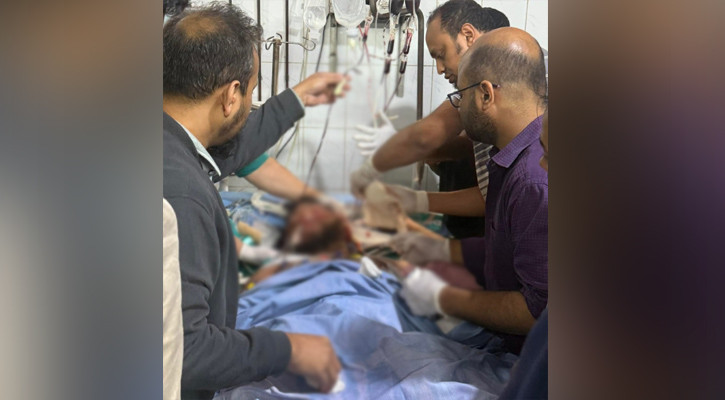 ওসমান হাদীর মাথায় গুলি ঢুকে বেরিয়ে যায়, অস্ত্রোপচার প্রায় সম্পন্ন