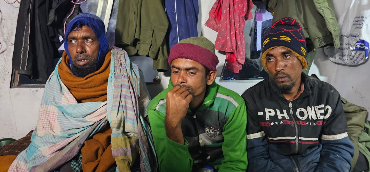 সুন্দরবনের অভয়ারণ্য থেকে ৭ নৌকাসহ ৩ জেলে আটক