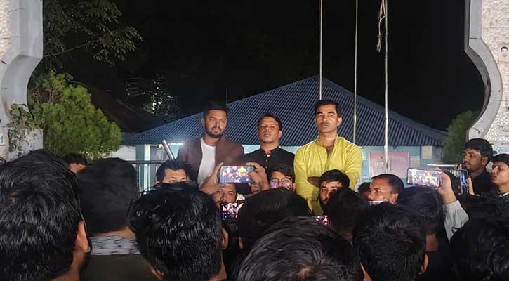 ওসমান হাদীর ওপর হামলার প্রতিবাদে চবি ছাত্রদলের বিক্ষোভ